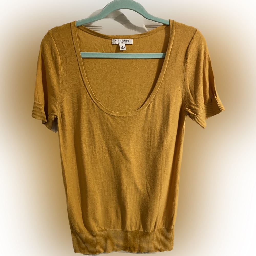 Banana Republic Short Sleeved Knit Light Sweater Yellow Size Medium